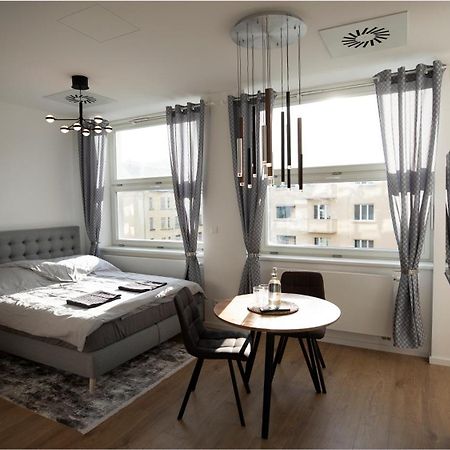 Luxury Apartment In City Centrum By Ota Group Pozsony Kültér fotó